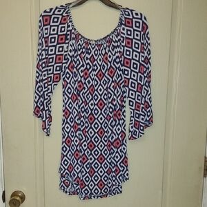 Blue and White Graphic Tunic with 3/4 Sleeves. 20" Pit To Pit Measurements.